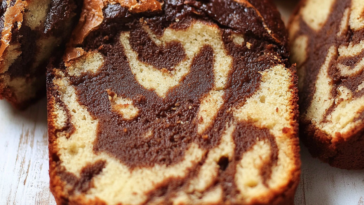 Este bizcocho marmolado es perfecto para cualquier ocasión, suave y delicioso, ¡una combinación que encanta a todos!