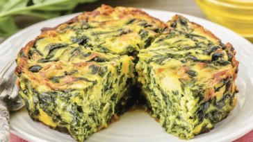 El budín de acelga es una opción deliciosa y saludable para cualquier comida del día.