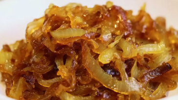 Las cebollas caramelizadas son la clave para realzar cualquier platillo con su dulzura y sabor profundo.