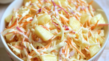 Descubre una ensalada refrescante y crujiente perfecta para cualquier ocasión.