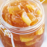 Descubre cómo hacer una deliciosa mermelada de limón casera con ingredientes simples y un sabor irresistible.