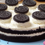 Deléitate con este delicioso pastel frío de Oreo, perfecto para cualquier ocasión especial.