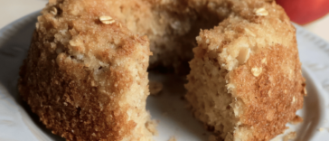 Delicioso y saludable, este bizcocho de avena y manzana es perfecto para disfrutar en cualquier momento.