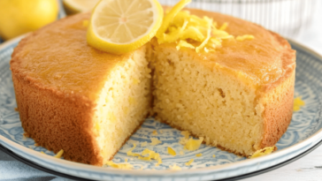 Un bizcocho de limón es el postre perfecto para cualquier ocasión, fresco y delicioso.