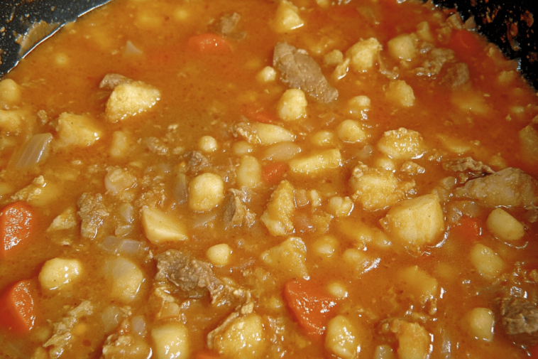La buseca es un guiso delicioso, ideal para reconfortar en días fríos.