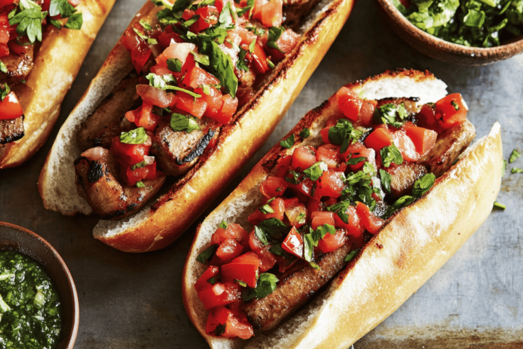 Disfruta de un auténtico choripán argentino, perfecto para cualquier parrillada o reunión social.