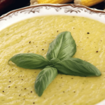 Deliciosa crema de calabaza y elote, perfecta para reconfortar el alma en días frescos.