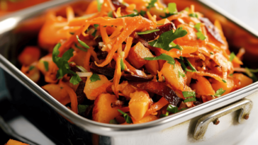 Descubre una ensalada vibrante y llena de nutrientes que alegrará tus comidas.