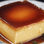 Delicioso flan cremoso que combina la suavidad del queso con la textura de la cuajada. Perfecto para cualquier ocasión.