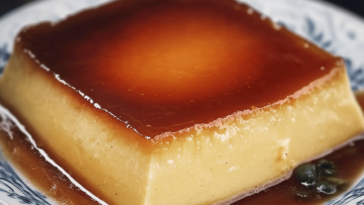 Delicioso flan cremoso que combina la suavidad del queso con la textura de la cuajada. Perfecto para cualquier ocasión.