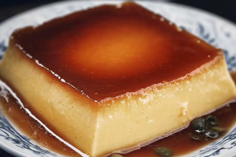 Delicioso flan cremoso que combina la suavidad del queso con la textura de la cuajada. Perfecto para cualquier ocasión.