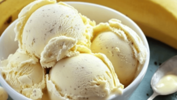 El helado de plátano es un postre delicioso, saludable y fácil de preparar en casa.