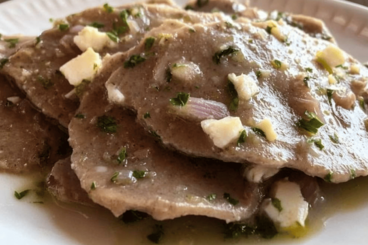 La lengua a la vinagreta es un platillo tradicional lleno de sabor y perfecto para cualquier ocasión.