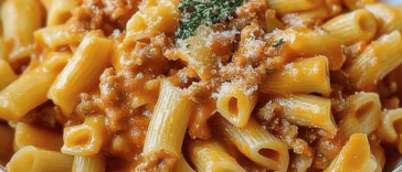 Los macarrones a la boloñesa son un clásico italiano, perfectos para disfrutar en familia o con amigos.