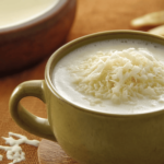 Disfruta de una bebida reconfortante perfecta para compartir en cualquier ocasión con este delicioso mate con leche.