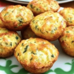 Disfruta de unos muffins saludables y llenos de proteínas, perfectos para cualquier hora del día.