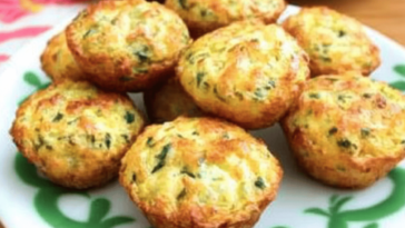 Disfruta de unos muffins saludables y llenos de proteínas, perfectos para cualquier hora del día.