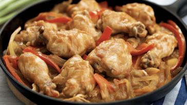 Descubre el sabor tradicional de este delicioso pollo al disco, perfecto para compartir en familia.