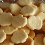 Descubre el sabor y la textura inconfundible de estas deliciosas galletas Maicena, perfectas para cualquier ocasión.