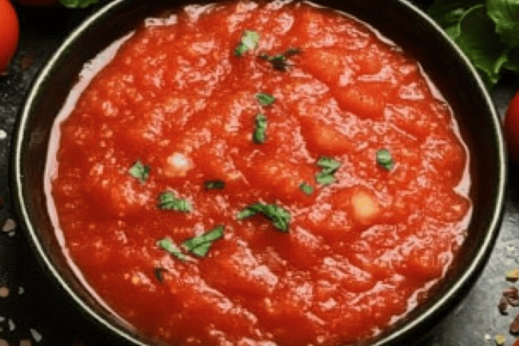 Una salsa de tomate fresca y sencilla que realza cualquier plato de pasta o pizza.