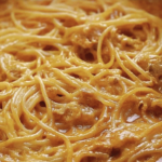 El espagueti a la boloñesa es un clásico italiano amado por todos. ¡Prepáralo y disfruta en casa!