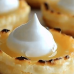 Descubre el sabor refrescante de estas tartaletas de limón, perfectas para cualquier ocasión.