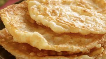 Disfruta de unas tortas fritas crujientes, perfectas para acompañar en cualquier merienda.