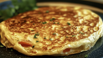 Esta tortilla es deliciosa y nutritiva, perfecta para cualquier comida del día.