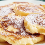 Deliciosas tortitas de manzana y yogur que encantan a grandes y pequeños en cualquier desayuno.