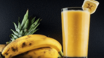 Un batido fresco y delicioso que te hará sentir como en el paraíso. ¡Perfecto para cualquier momento! 🍍🍌