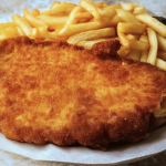 Prepara este delicioso cachopollo en casa y sorprende a todos con su sabor crujiente y jugoso. 🐔🧀