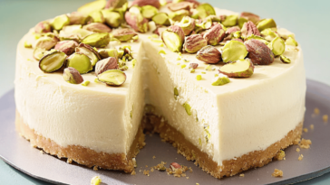 Este cheesecake de pistacho es un deleite cremoso que impresiona en cualquier ocasión. 🤤🎉