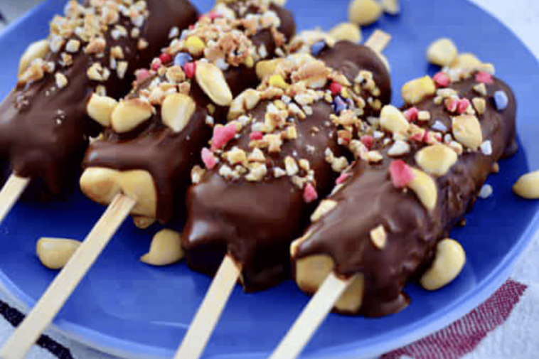 ¡Esta deliciosa receta de chocobananas es perfecta para refrescarte! 🍌🍫