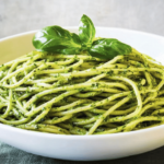 Descubre una receta deliciosa y saludable de espagueti verde que encantará a tu familia. 🍝💚