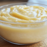 ¡Descubre el sabor de la auténtica crema pastelera casera! Ideal para tus postres favoritos. 🍮✨