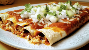 ¡Descubre el delicioso sabor de las enchiladas rojas! Perfectas para cualquier ocasión. 🌶️😍