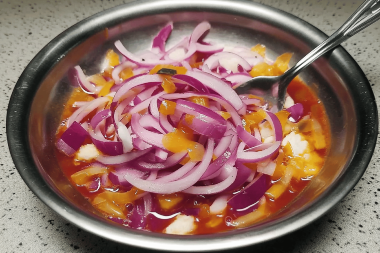 Este encurtido le dará un toque delicioso y picante a tus platillos. Perfecto para acompañar. 🌶️🧅