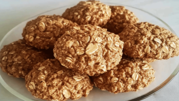 Disfruta de estas deliciosas galletas saludables que combinan avena y manzana. Perfectas para cualquier momento. 🍏🍪