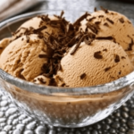 ¡Descubre cómo hacer un delicioso helado de café casero sin heladera! Perfecto para los amantes del café. 🍨☕
