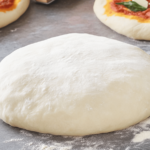 Crea la mejor masa de pizza casera y sorprende a todos. ¡Una delicia para compartir! 🍕💖