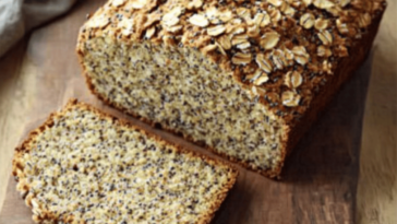 Deléitate con este pan de avena y chía, ideal para cualquier momento del día. 🍞✨