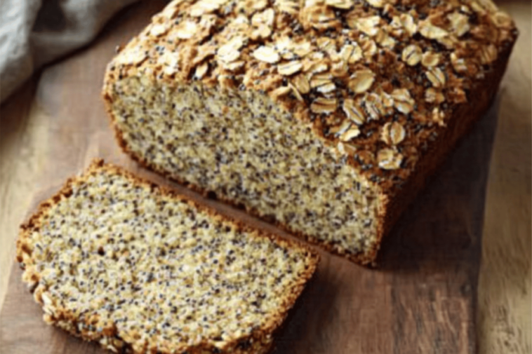 Deléitate con este pan de avena y chía, ideal para cualquier momento del día. 🍞✨