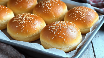 ¡Haz tus propias hamburguesas con este delicioso pan casero! Ideal para tus reuniones familiares. 🍔✨