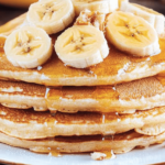 Deliciosos y saludables panqueques de avena y banana para comenzar tu día con energía. 🍌🥞