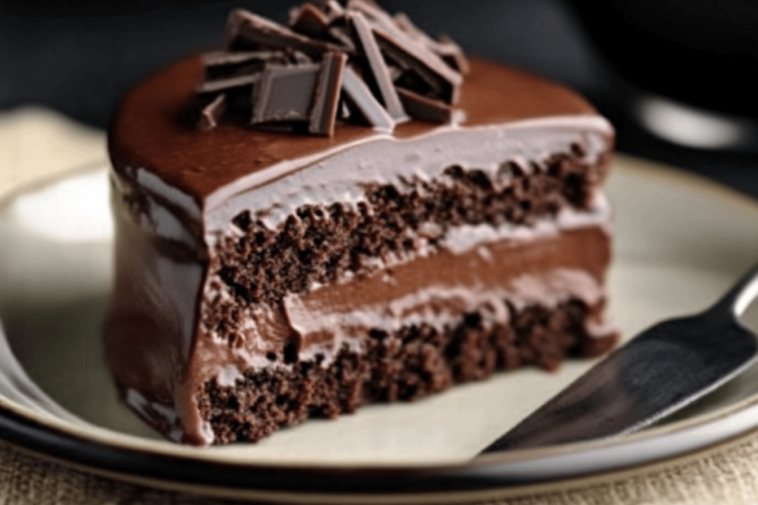 El pastel de chocolate cremoso es un deleite que todos deben probar. ¡Perfecto para cualquier ocasión! 🍫🎉