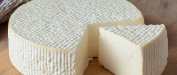 Descubre cómo hacer tu propio queso fresco casero, ¡delicioso y fácil de preparar! 🧀🥛✨