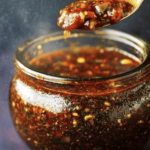 ¡Descubre el sabor auténtico de la Salsa Macha, perfecta para tus platillos favoritos! 🌶️🧄