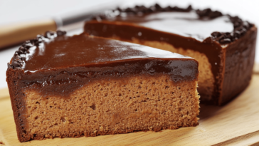 ¡Descubre el delicioso sabor del café en esta exquisita torta! Perfecta para compartir momentos especiales. ☕🎂