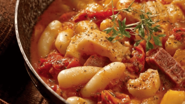 La buseca criolla uruguaya es un plato tradicional lleno de sabor y calor, ¡perfecto para compartir! 🍲❤️