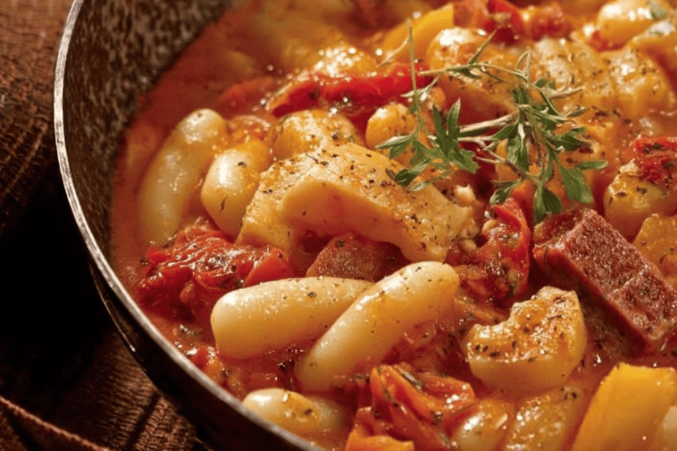 La buseca criolla uruguaya es un plato tradicional lleno de sabor y calor, ¡perfecto para compartir! 🍲❤️